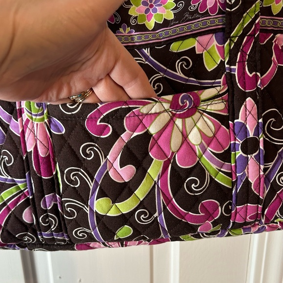 Vera Bradley "Purple Punch" bag. Like New. 1 outside pocket, 6 inside - Picture 5 of 7